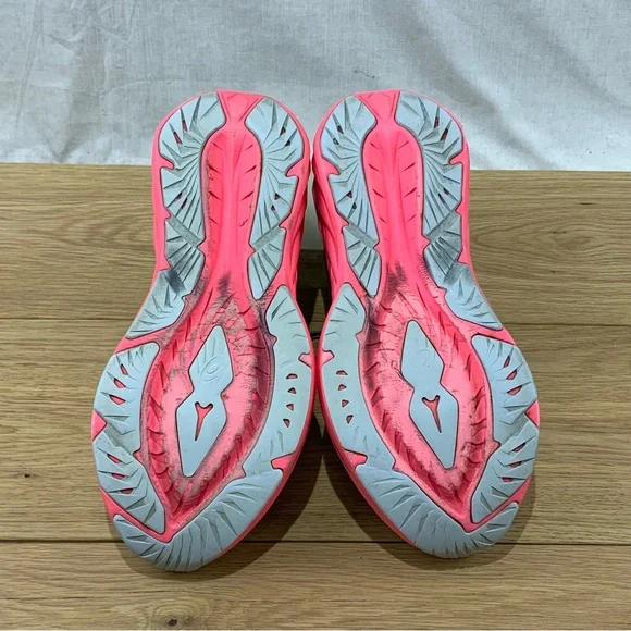 Asics Novablast 4 Sheet Rock/White/Pink Running Shoes Women’s Size 10 - Picture 7 of 10